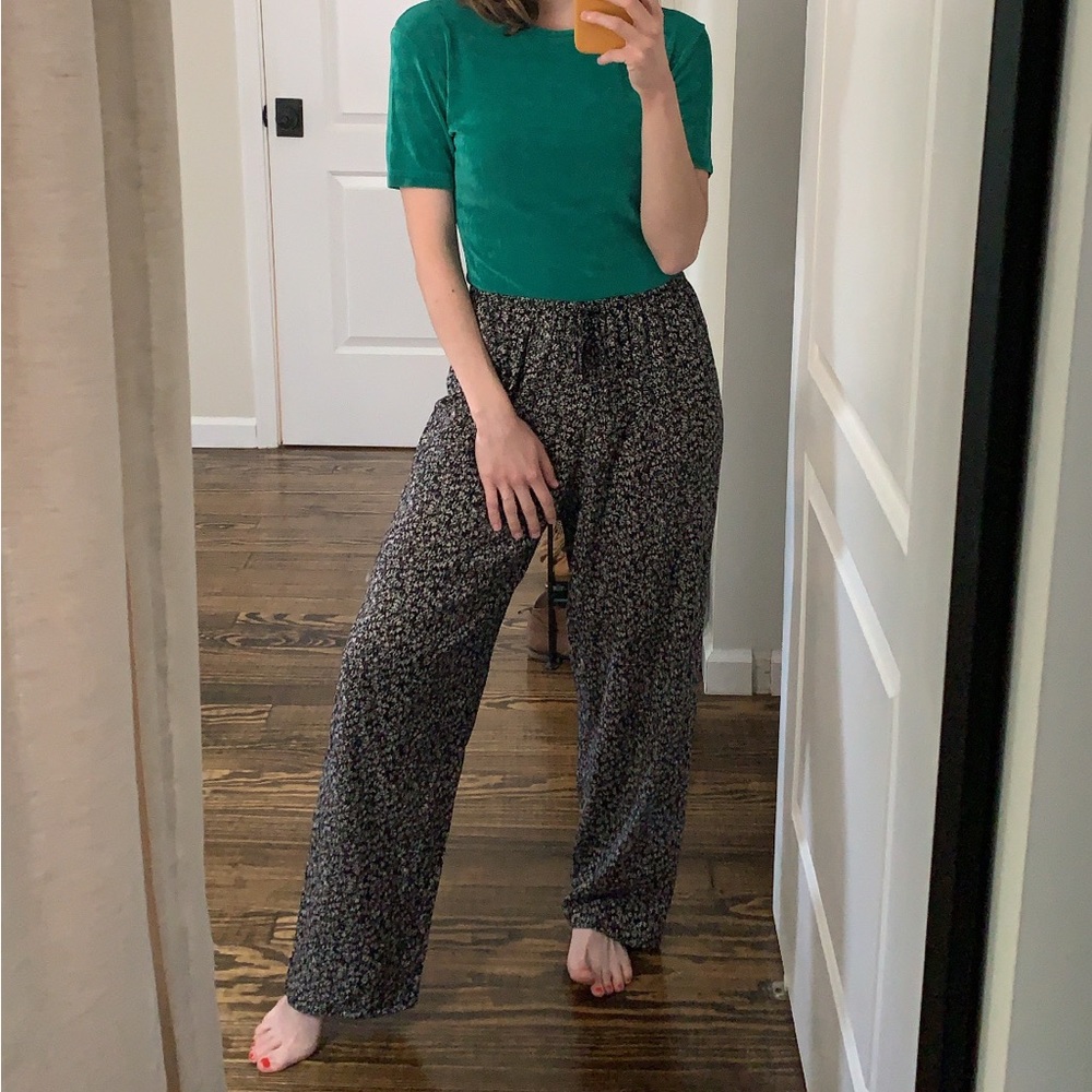 Vintage ditsy floral pant fits like S/M